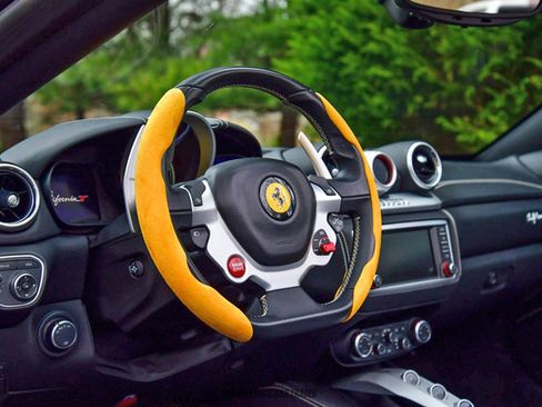 Used 2016 Ferrari California T image 27