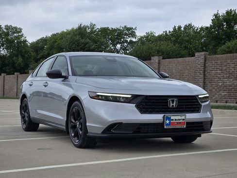 Certified 2025 Honda Accord SE image 4