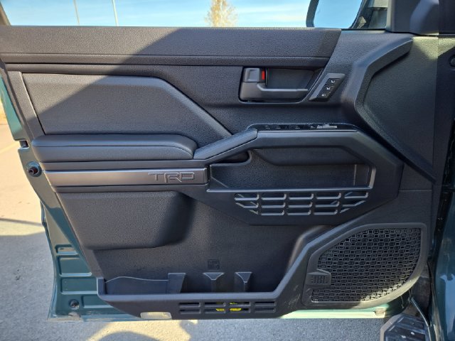 Used 2025 Toyota 4Runner TRD Off-Road Premium AWD/4WD image 15