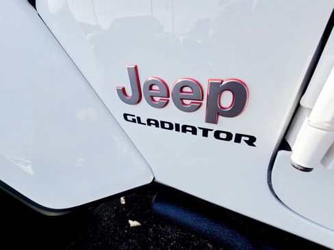 Used 2021 Jeep Gladiator Rubicon AWD/4WD image 5