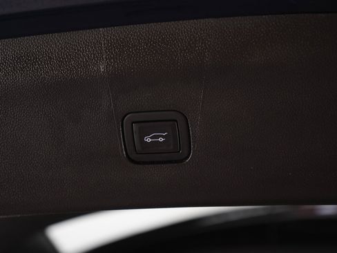 Used 2022 Buick Enclave Premium w/ Surround and Sites Package AWD/4WD image 18