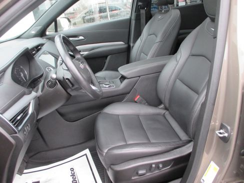Used 2020 Cadillac XT4 Premium Luxury w/ Cold Weather Package image 16