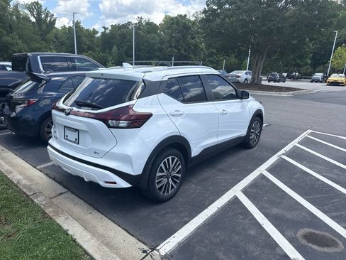 Used 2023 Nissan Kicks SV FWD image 6