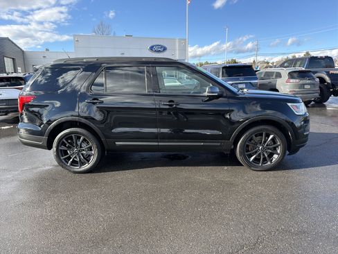 Used 2018 Ford Explorer XLT w/ Equipment Group 202A image 3