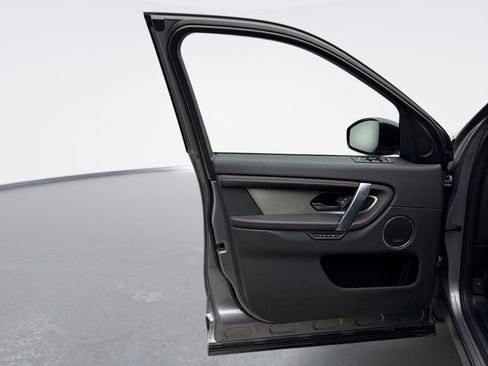 Used 2023 Land Rover Discovery Sport SE R-Dynamic image 9