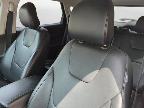 Used 2015 Ford Edge Titanium w/ Technology Package AWD/4WD image 13