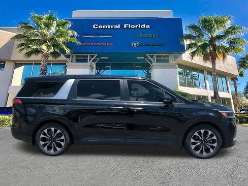 Used 2024 Kia Carnival EX FWD image 4
