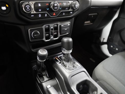 Used 2023 Jeep Gladiator Overland image 28