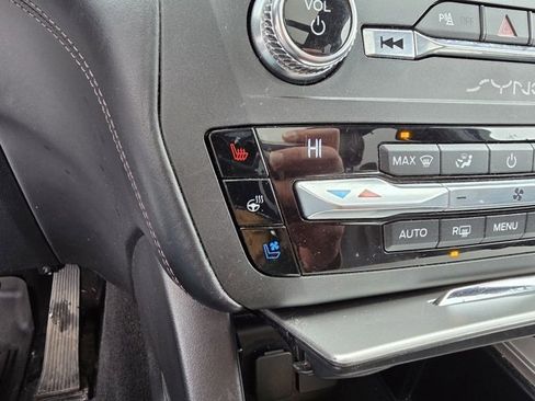 Used 2020 Ford Explorer Platinum w/ Premium Technology Package image 28