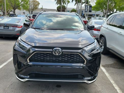 Used 2025 Toyota RAV4 SE AWD/4WD image 2
