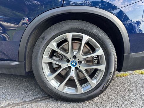 Used 2025 BMW X5 xDrive50e w/ Climate Comfort Package AWD/4WD image 6
