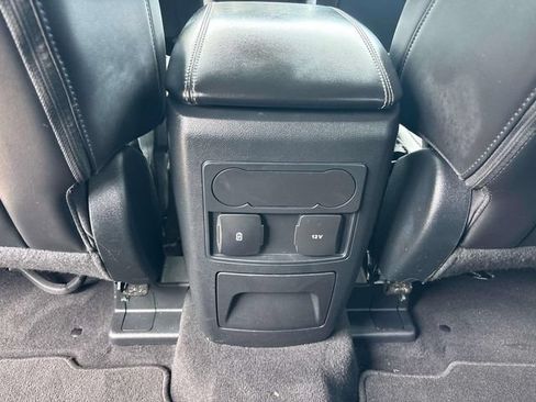 Used 2022 Ford Explorer XLT w/ Equipment Group 202A AWD/4WD image 19