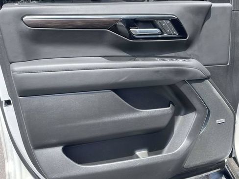 Used 2025 Chevrolet Tahoe Z71 w/ Comfort Package AWD/4WD image 9