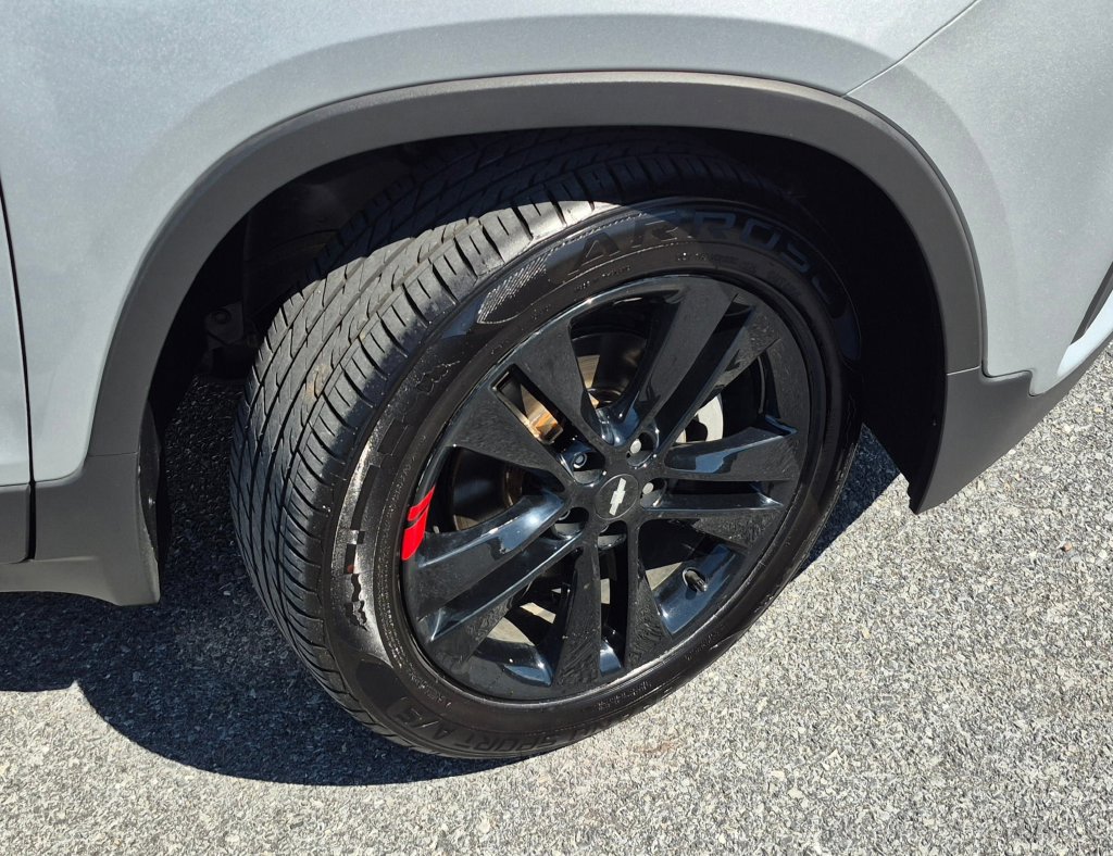 Used 2020 Chevrolet Trax LT w/ Redline Edition AWD/4WD image 3