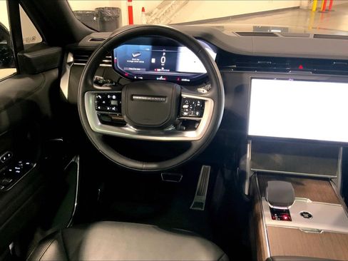 Used 2025 Land Rover Range Rover Long Wheelbase SE image 5