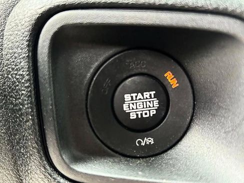 Used 2025 Jeep Gladiator Sport AWD/4WD image 18