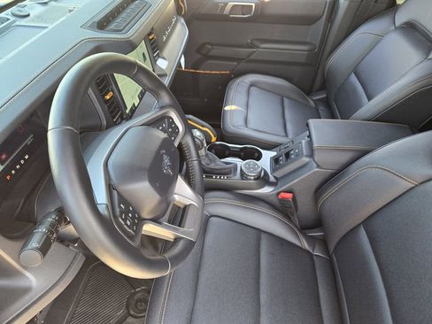 Used 2024 Ford Bronco Badlands image 14