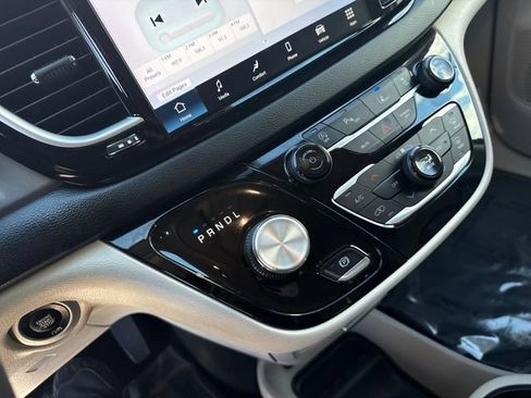 Used 2023 Chrysler Pacifica Touring-L FWD image 27