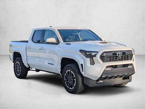 Used 2025 Toyota Tacoma TRD Sport AWD/4WD image 3