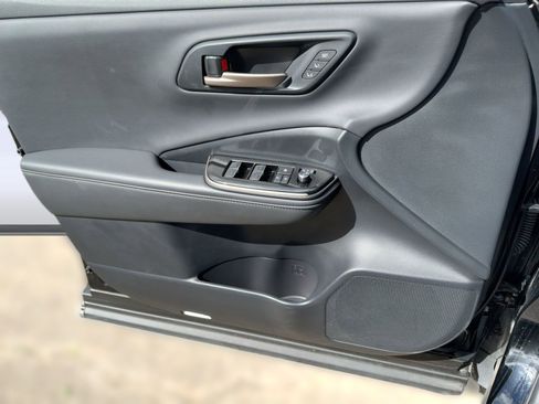 Used 2024 Toyota Crown Limited image 12