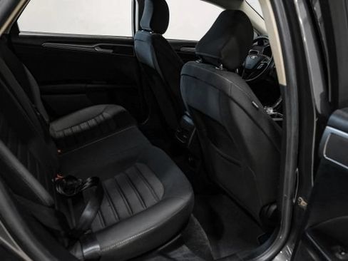 Used 2020 Ford Fusion SE FWD image 32