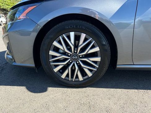 Used 2024 Nissan Altima 2.5 SV FWD image 27