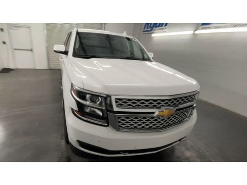 Used 2019 Chevrolet Tahoe LT w/ LT Signature Package image 3