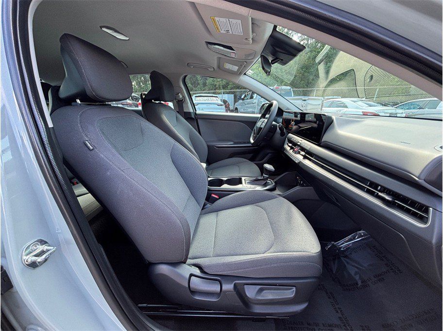 Used 2025 Kia K4 FWD image 36