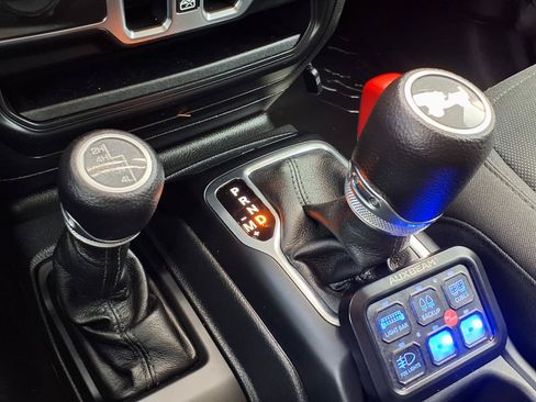 Used 2023 Jeep Wrangler Unlimited Sport AWD/4WD image 14