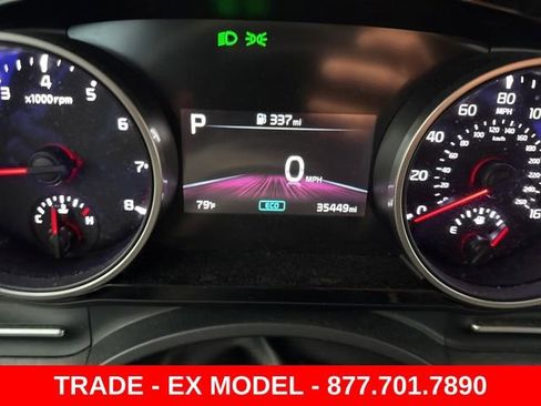 Used 2023 Kia Carnival EX FWD image 5