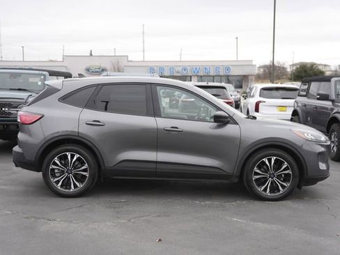 Used 2022 Ford Escape SE w/ SE Sport Appearance Package image 5