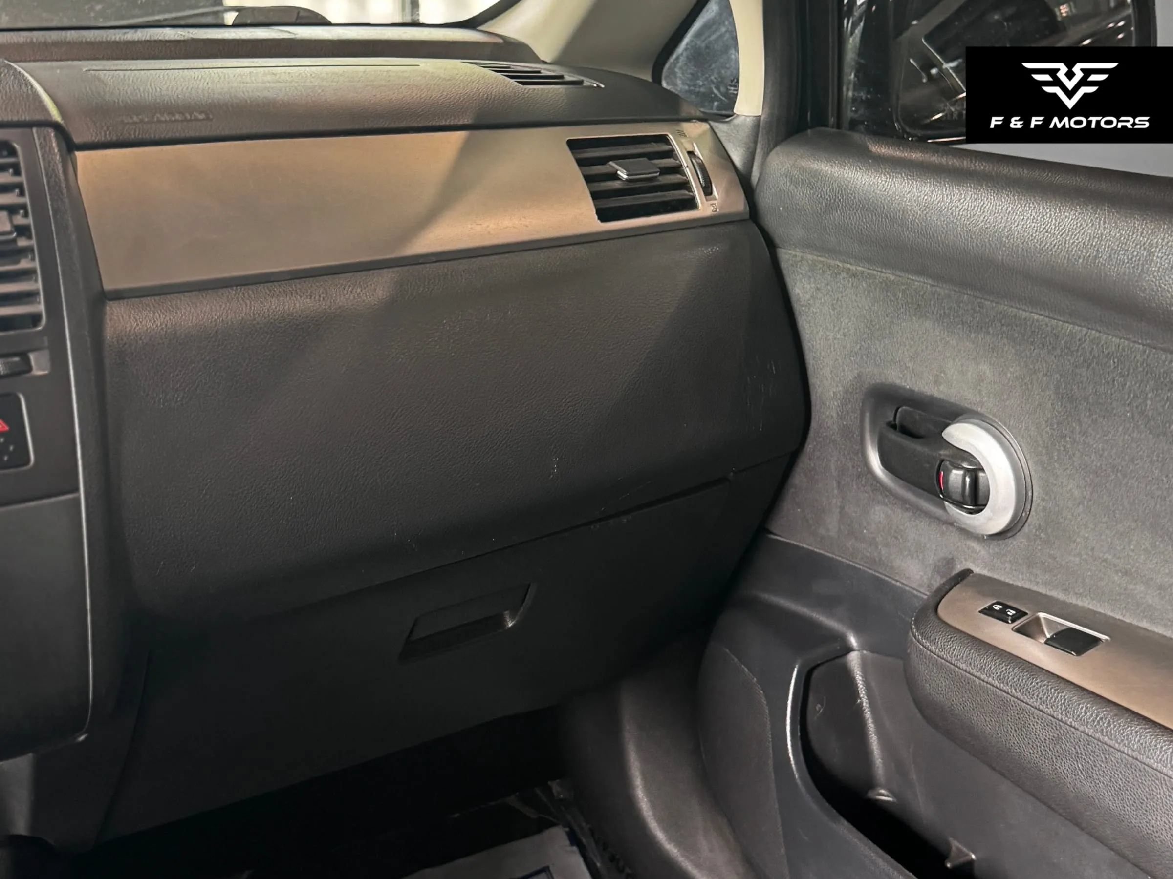 Used 2012 Nissan Versa 1.8 S FWD image 9