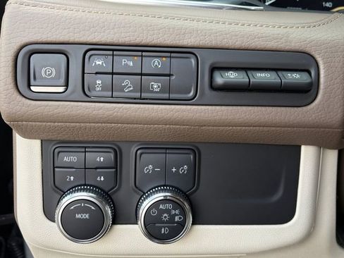 Used 2023 GMC Yukon Denali image 5