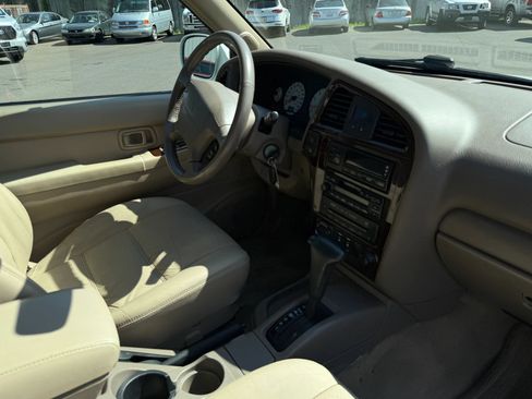 Used 2001 Nissan Pathfinder LE AWD/4WD image 22