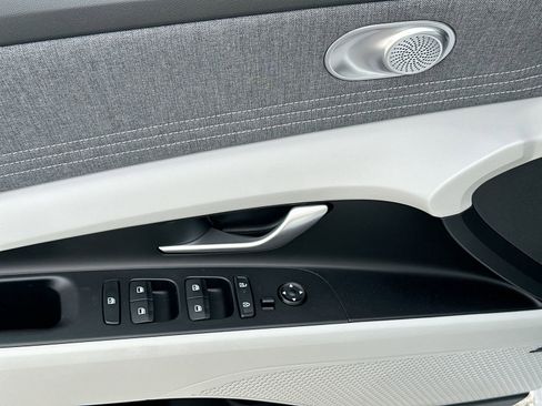 New 2025 Hyundai Elantra Limited image 15