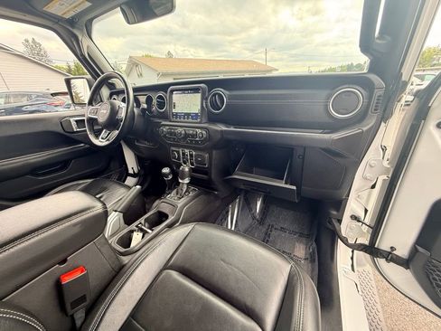 Used 2018 Jeep Wrangler Unlimited Sahara w/ Uconnect 4C Nav & Sound Group AWD/4WD image 27