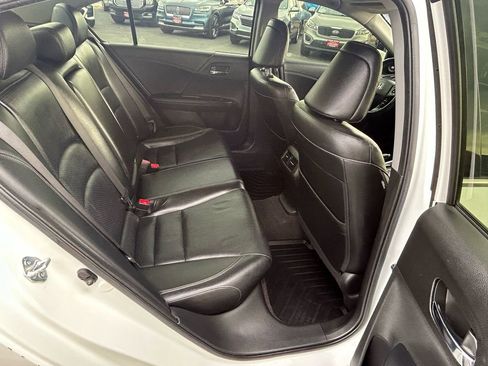 Used 2017 Honda Accord Touring image 9