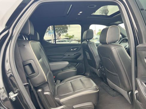 Used 2023 Chevrolet Traverse Premier FWD image 35