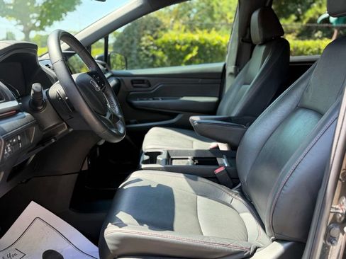 Used 2023 Honda Odyssey Sport image 10