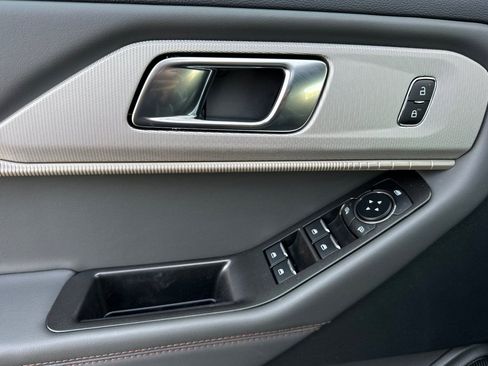 New 2026 Ford Explorer Active w/ Active Comfort Package image 10