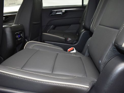 New 2025 Chevrolet Suburban Premier image 16