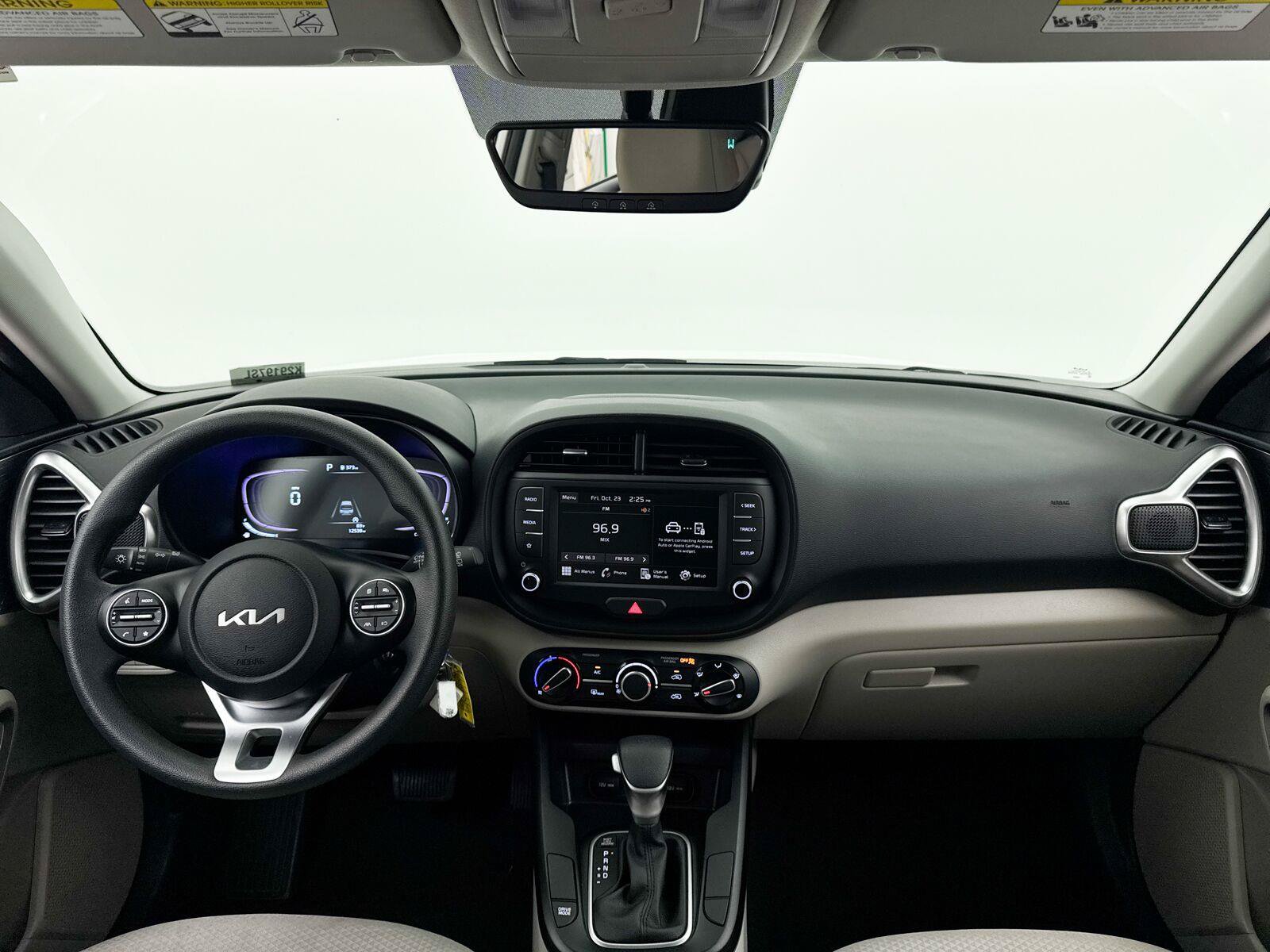 Used 2025 Kia Soul LX w/ LX Technology Package FWD image 22