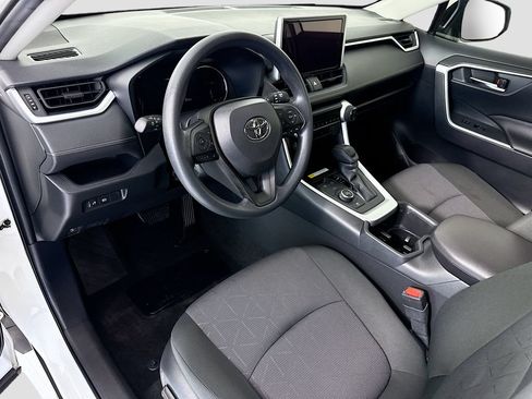 Used 2025 Toyota RAV4 XLE AWD/4WD image 9