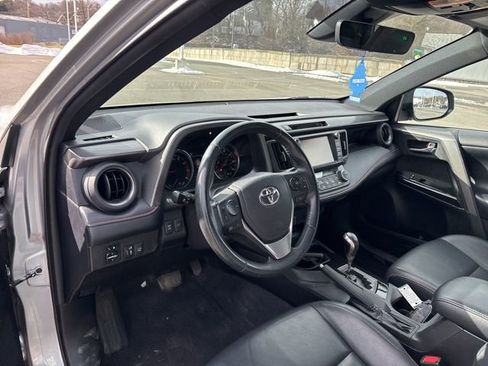 Used 2017 Toyota RAV4 SE image 36