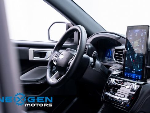 Used 2023 Ford Explorer Platinum w/ Technology Package image 50