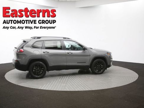 Used 2023 Jeep Cherokee Altitude Lux image 43