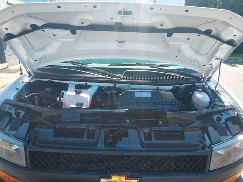 Used 2019 Chevrolet Express 3500 RWD image 22