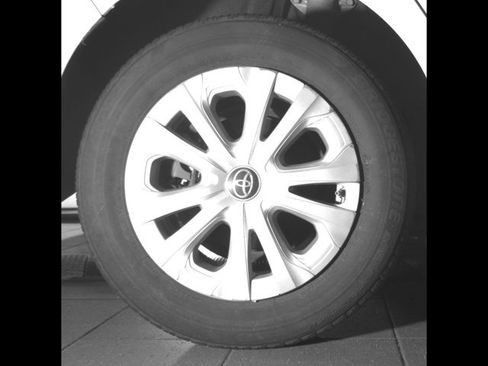 Used 2020 Toyota Prius LE FWD image 11