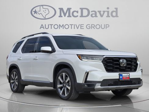Used 2025 Honda Pilot Touring image 8