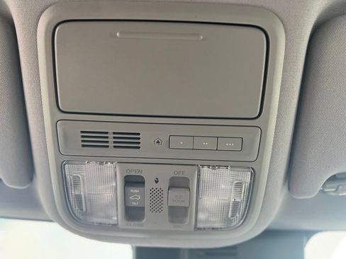Used 2017 Honda Pilot Touring image 19